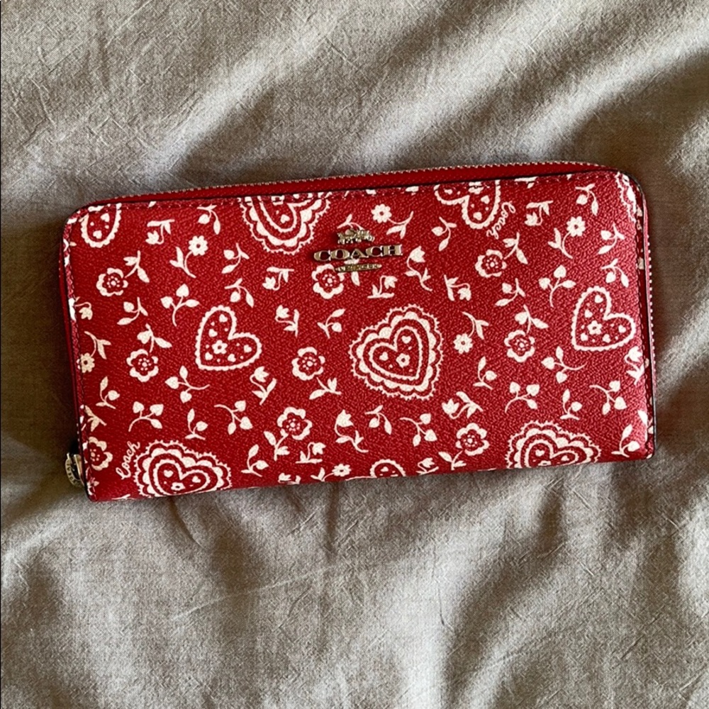 COACH Lace Heart Accordion Zip Wallet